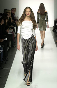 298718229_PaulaHianFW2001NYFW5.thumb.jpg.257bb41e204b05e4a8d06f6e7bf220f3.jpg