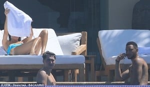 4F0CE27100000578-6053495-Company_A_couple_of_male_pals_floated_about_in_a_pool_in_front_o-a-20_1534130508695.jpg