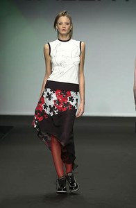 507682402_InesValentinitschFW2001MFW10.thumb.jpg.60085104c1ee6fb56c7400b03d3d0c6d.jpg