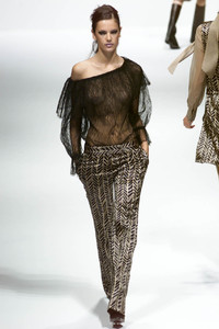 60213378_PaolaFrani2000WomenRTW18.thumb.jpg.58edecf2c91cccb7ae1013a1abc67d9b.jpg