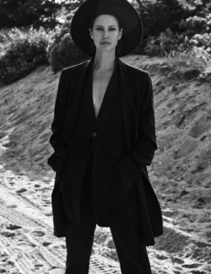 608176194_VoguePolandSeptember201817.thumb.jpg.2c8ac0a4933b3a15ab98e0d817e32d99.jpg