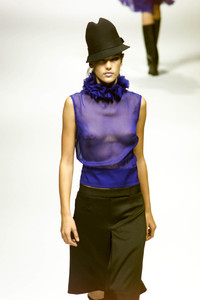 668965010_PaolaFrani2000WomenRTW48.thumb.jpg.f8a6ad87009db0509d26c9189fa6b858.jpg
