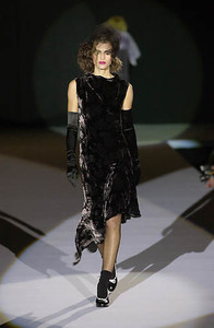 719049439_MariellaBuraniFW2001MFW2.thumb.jpg.8b5db5fd6c7c6803753b19a2c56518e4.jpg