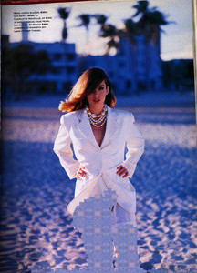 773954995_NewYorkMagazine26Feb1990startingfreshbygeorgeholz08.thumb.jpg.6aab7c0dde296cb62e6ea7445f05c537.jpg