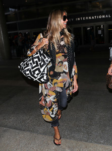 Heidi+Klum+is+seen+at+LAX+6ekznHNGmTjx.jpg