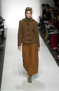 906618221_JohnScherFW2001NYFW1.thumb.jpg.932f881a6d7968120a97c44b75d911d5.jpg