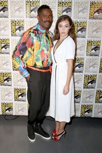 Alycia-Debnam-Carey_-Fear-the-Walking-Dead-Photocall-Day-2-at-2018-Comic-Con--07-662x993.thumb.jpg.772a9c7c1ea311e995cfdcd5a4966cdc.jpg