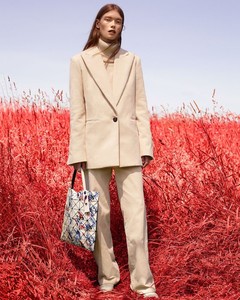 BAO-BAO-ISSEY-MIYAKE-Shiny-Painting-Tote-Bag.thumb.jpg.88eed74385060add5ced455d40791917.jpg