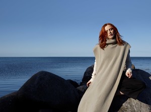 COS-Fall-Winter-2018-Campaign09.thumb.jpg.2a22ac982f98ada9c76abba04eab4c96.jpg