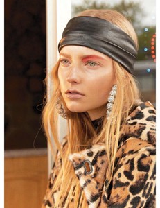 ElleCanada-September2018-page-005.jpg
