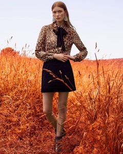 FRAME-Cheetah-Print-Button-Front-Silk-Top-with-Long-Cuffs.thumb.jpg.c2701adac2e1af6c6ad3c6d63acc9a31.jpg