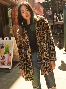 FRAME-Notched-Collar-Fur-Coat.thumb.jpg.a4d46b151d97781db37e2054f0153b35.jpg