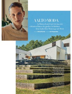 Harper_s_Bazaar_9.18-page-004.jpg