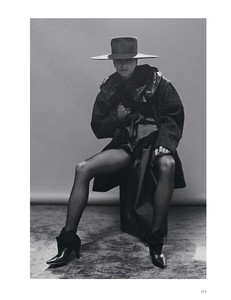 Harper_s_Bazaar_9.18-page-020.jpg