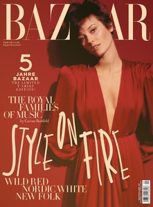 Jac-Jagaciak-Harpers-Bazaar-Cover-Photoshoot01.thumb.jpg.85e5692e0ef403d8281256e6119343a0.jpg