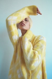 Karolina-Kurkova-Harpers-Bazaar-Cover-Photoshoot11.thumb.jpg.fff5160cfb5fdc378d7944050b898c1d.jpg