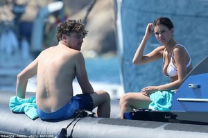 Leonardo-DiCaprio-and-Camila-Morrone15.jpg