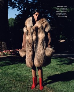 Vogue-Russia-Pooja-Mor-Buzz-White-7.thumb.jpg.934207401aea73d02260c2a9bf6853ef.jpg