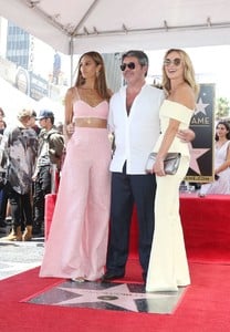 alesha-dixon-at-simon-cowell-star-on-the-hollywood-walk-of-fame-ceremony-08-22-2018-2.thumb.jpg.715fd3d0836d82cb750b400511df6ebf.jpg