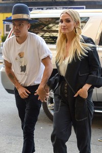 ashlee-simpson-at-the-bowery-hotel-in-nyc-08-17-2018-3.jpg