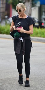 ashlee-simpson-heading-to-tracey-anderson-gym-in-los-angeles-08-23-2018-5.thumb.jpg.e28941a686ac63fa6fd77c3a061599f9.jpg