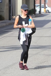 ashlee-simpson-leaves-a-gym-in-studio-city-08-24-2018-1.jpg