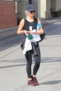 ashlee-simpson-leaves-a-gym-in-studio-city-08-24-2018-6.jpg