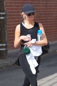 ashlee-simpson-leaves-a-gym-in-studio-city-08-24-2018-9.jpg