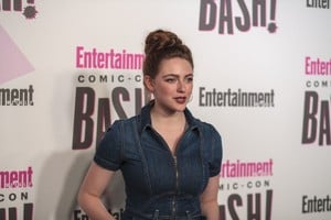 danielle-rose-russell-at-entertainment-weekly-party-at-comic-con-in-san-diego-07-21-2018-2.thumb.jpg.64be2d6ae2751789104359d3120dcfc5.jpg