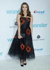 danielle-rose-russell-at-wonder-premiere-in-los-angeles-11-14-2017-0.thumb.jpg.b99f7f21bf138749f798e55039801f09.jpg