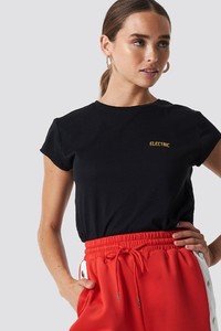 episodes_raw_esge_embroidery_tee_1018-001467-0002_01a.jpg