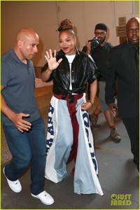 janet-jackson-steps-out-to-promote-new-single-made-for-now-nyc-05.thumb.jpg.41c6148c7b815d4f6756a2bc80e5f457.jpg