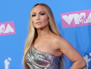 jennifer-lopez-2018-mtv-video-music-awards-1.thumb.jpg.44a10717c8c0c87f0b505856d3d58bb3.jpg