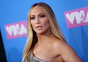 jennifer-lopez-2018-mtv-video-music-awards-4.thumb.jpg.36f59f751b4f6b92a62778a11eb2fd6e.jpg