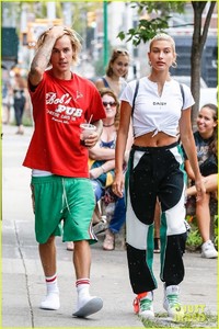 justin-bieber-hailey-baldwin-brooklyn-august-2018-02.jpg