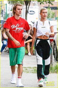 justin-bieber-hailey-baldwin-brooklyn-august-2018-03.jpg