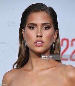 kara-del-toro-attends-the-premiere-of-stx-films-mile-22-at-westwood-picture-id1014293798.jpg