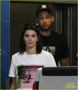 kendall-jenner-ben-simmons-stock-up-on-games-02.jpg