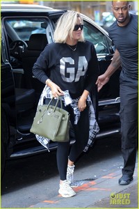 khloe-kardashian-celebrates-good-american-activewear-launch-20.jpg