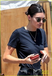 khloe-kardashian-kendall-jenner-hit-water-boyfriends-vacation-mexico-08.jpg