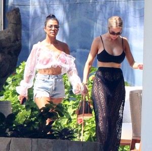 kourtney-kardashian-at-a-pool-bar-in-cabo-san-lucas-08-25-2018-4.jpg
