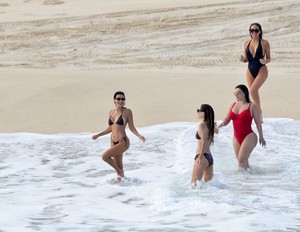 kourtney-kardashian-in-bikini-on-a-mexican-vacation-august-2018-7.jpg