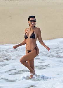 kourtney-kardashian-in-bikini-on-a-mexican-vacation-august-2018-8.jpg