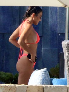 kourtney-kardashian-in-bikini-on-vacation-in-cabo-san-lucas-08-25-2018-2.jpg