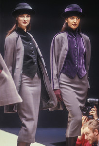 krizia-fw-1989-2.thumb.jpg.d0d4525ed90110ee77bd7d2e943ab426.jpg