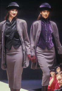 krizia-fw-1989-3.thumb.jpg.e2f555c5ee15608f20d987a13b52e2a9.jpg