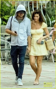 leonardo-dicaprio-girlfriend-camila-couple-up-vacation-01.jpg