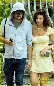 leonardo-dicaprio-girlfriend-camila-couple-up-vacation-07.jpg