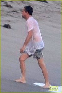 leonardo-dicaprio-wet-t-shirt-volleyball-22.jpg