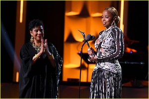 mary-j-blige-2018-black-girls-rock-13.jpg